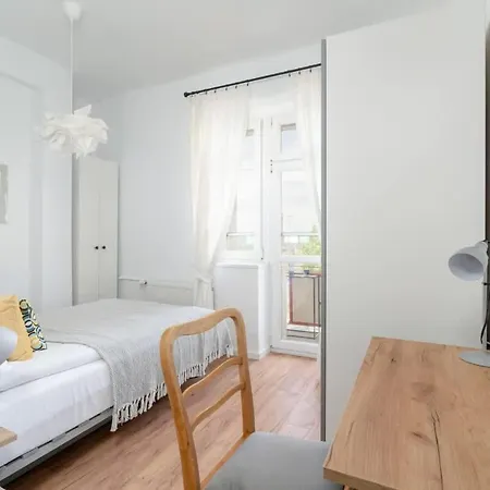 Konarskiego Blisko Jeziora Maltanskiego By Renters *